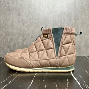 Teva ReEmber Mid Boots – Women’s Size 9